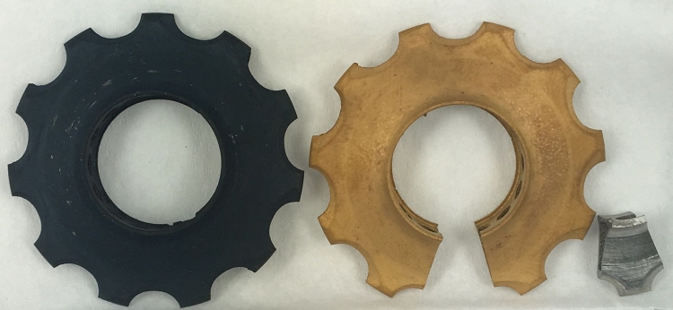 Overfladehærdede â€pulley wheels†i 3D printet titanlegering (printet af Teknologisk Institut Aarhus); efter to forskelige â€DTU-hærdeprocesserâ€.