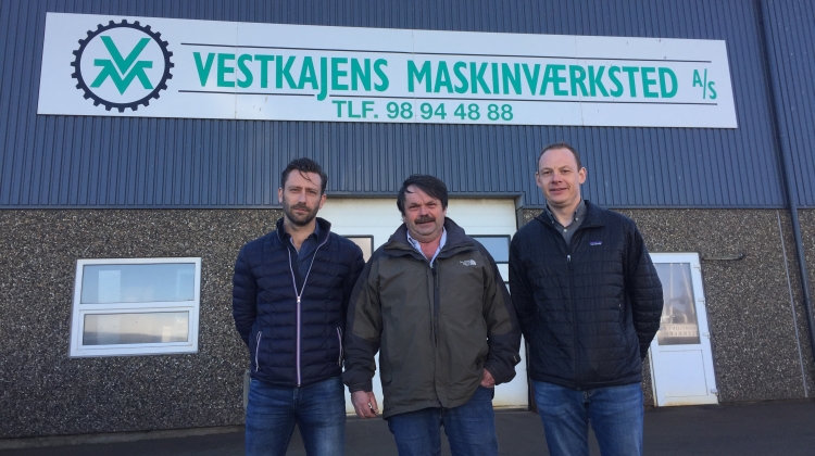 Tony Jensen (midten) fra Vestkajens Maskinværktsted A/S er her flankeret af Jesper Reinholdt (tv) og Rasmus Brohus (th).